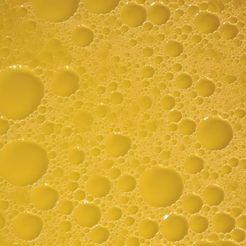 Gros plan sur de l'urine, fertilisant puissant.