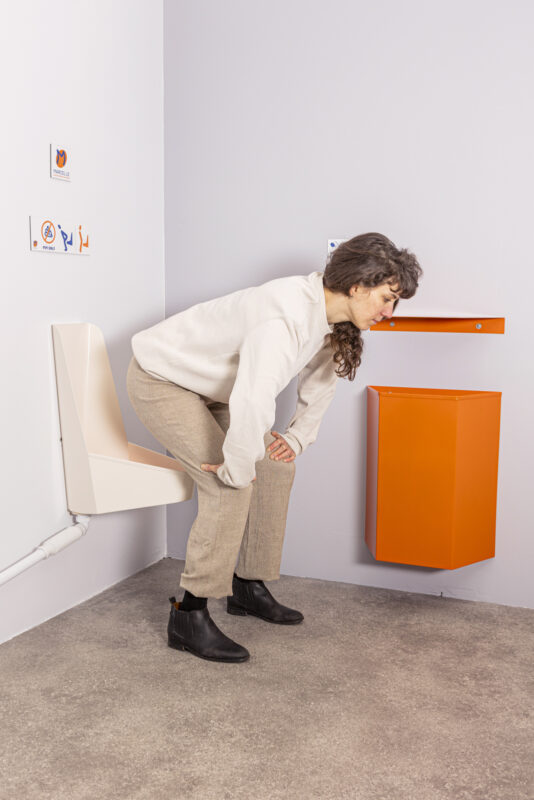 Urinoir Mixte sans eau Marcelle Femme position urine