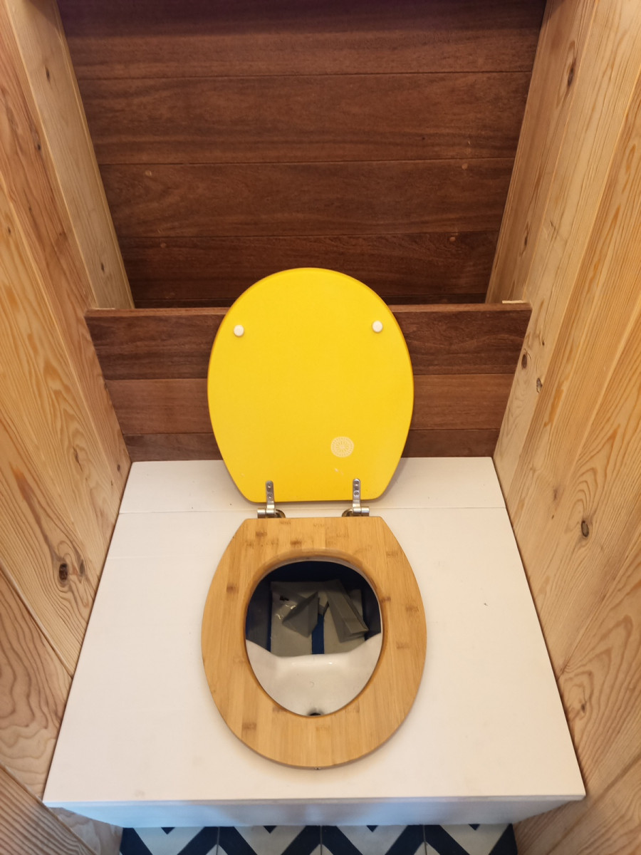autoconstruction-toilettes-seches-separateur-ceramique-louis2